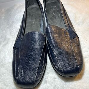 Women's A2 Aerosoles Stitch N Turn A2 Navy Blue 8.5 M. shoes  never wore